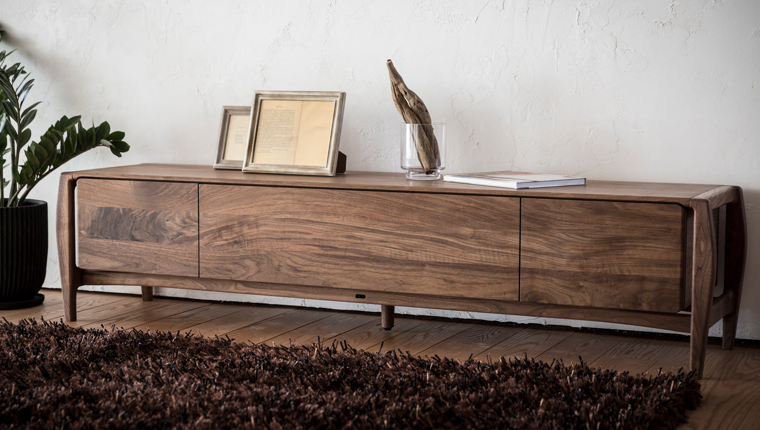 収納力抜群!すっきりとしたリビングを実現するテレビボード