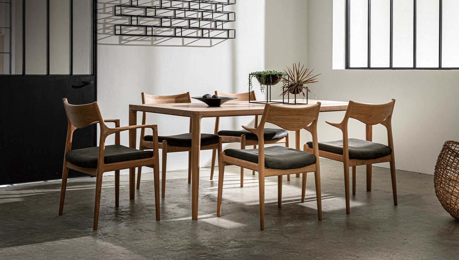 ダイニングコーディネートのポイント。食事が楽しくなる空間