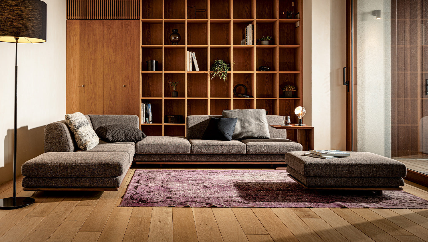 暮らしに寄り添う。ローソファで作る、穏やかな空間