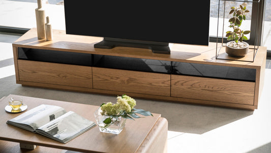 天然木の温もり。リビングを優しく包むテレビボード